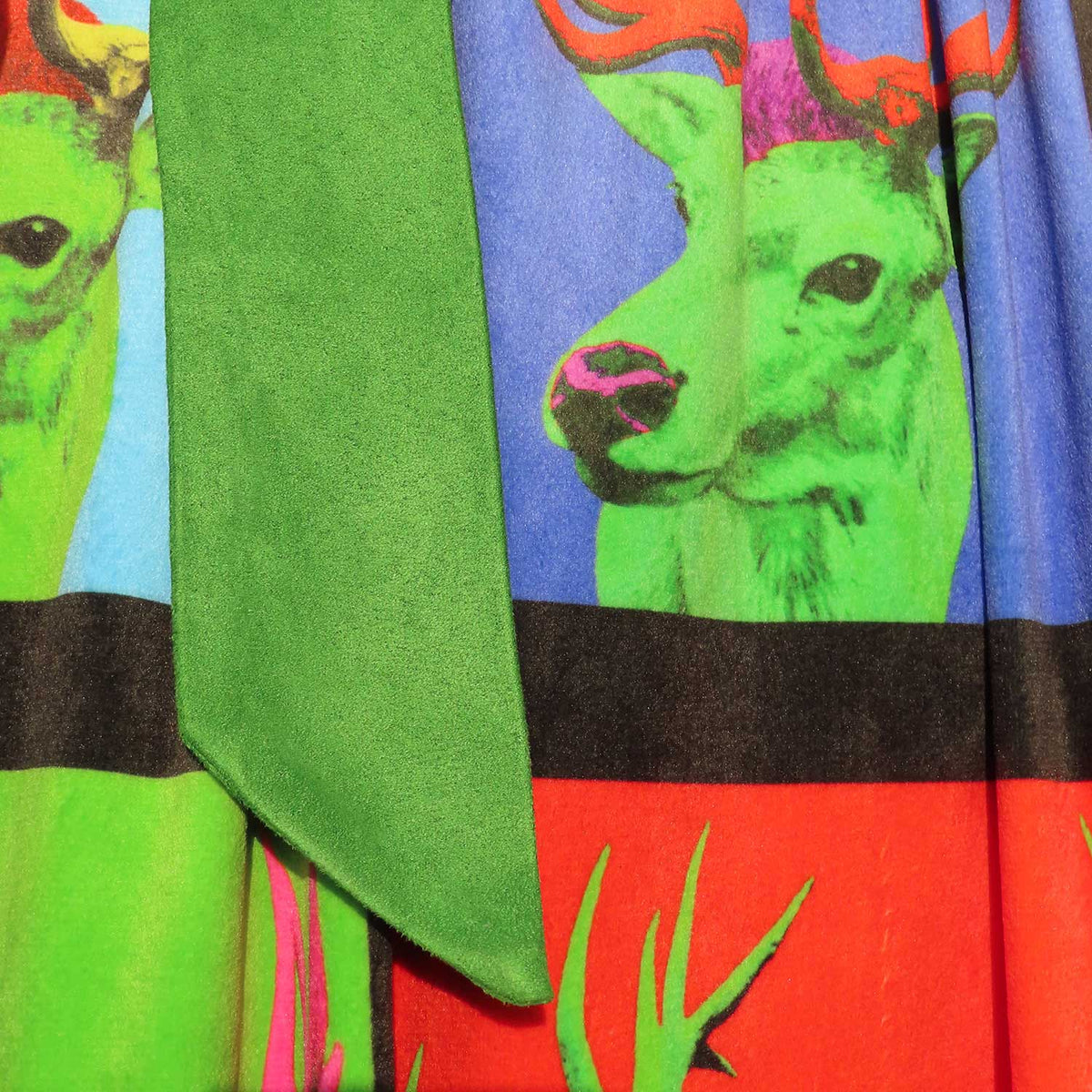 Dirndlschürze "Pop Art Hirsch" (Minky-Plüsch)