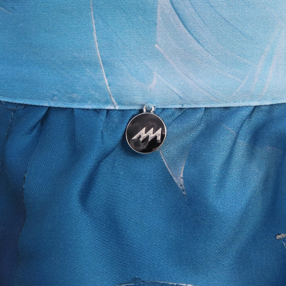 Dirndlschürze "Blütentraum in Blau"
