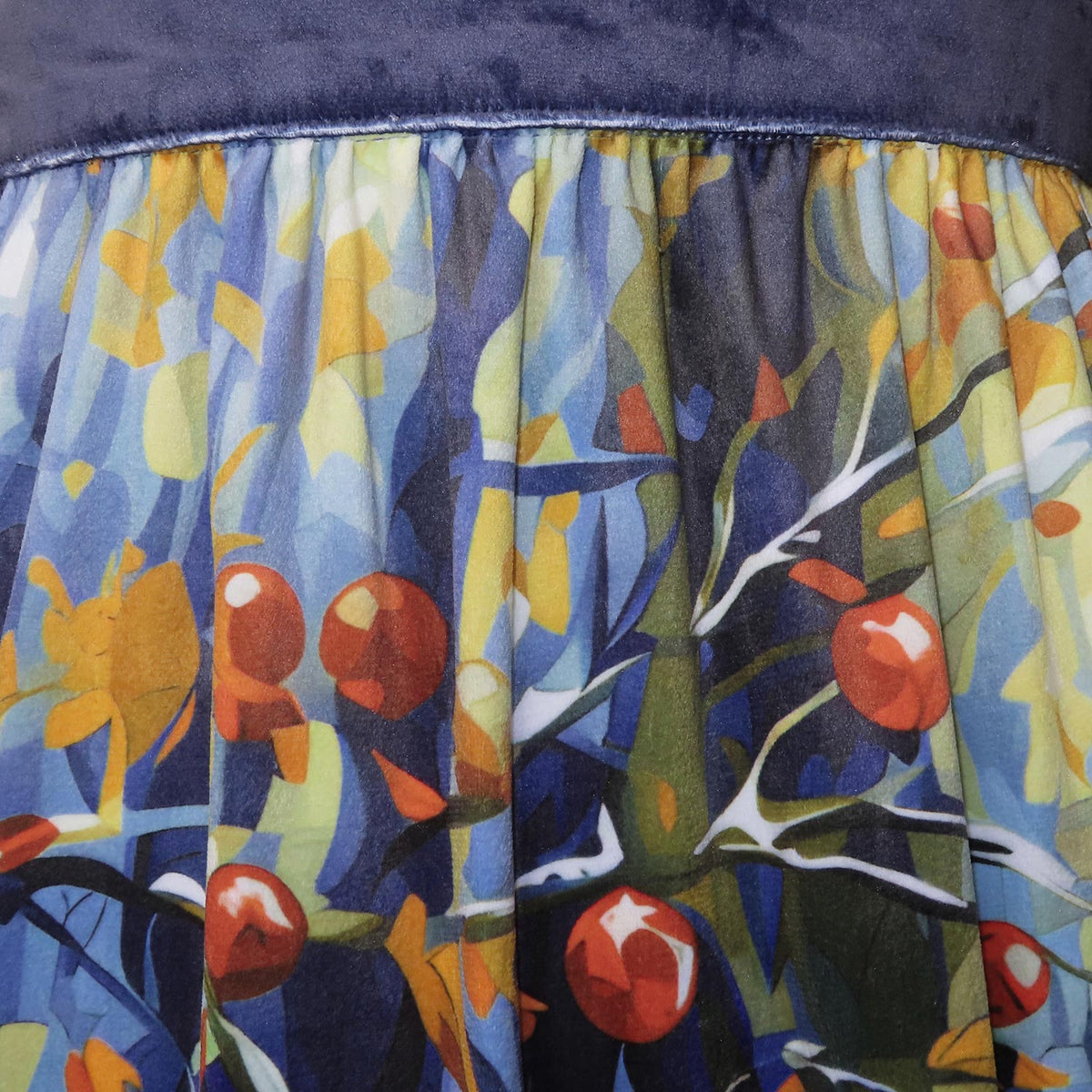 Dirndlschürze "Geborgen im Dickicht" (Minky-Plüsch)