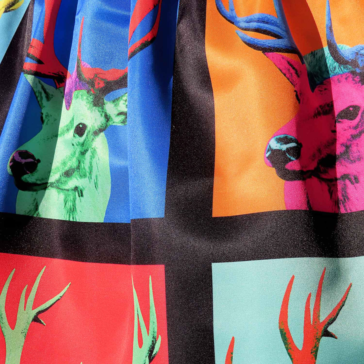 Dirndlschürze "Pop Art Hirsch"