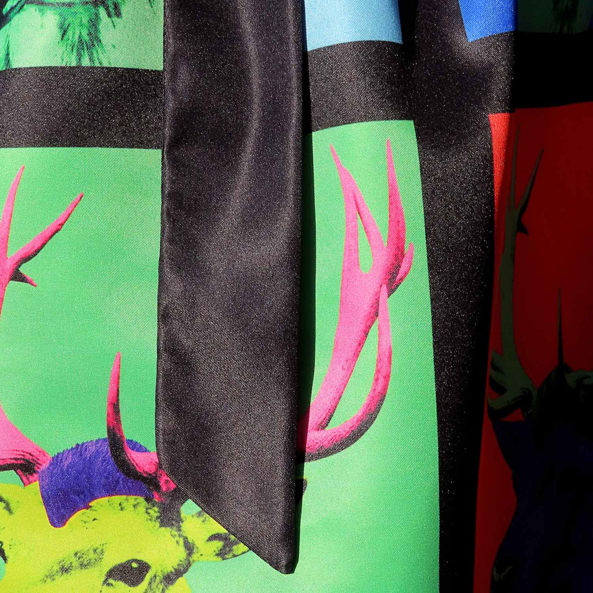 Dirndlschürze "Pop Art Hirsch"