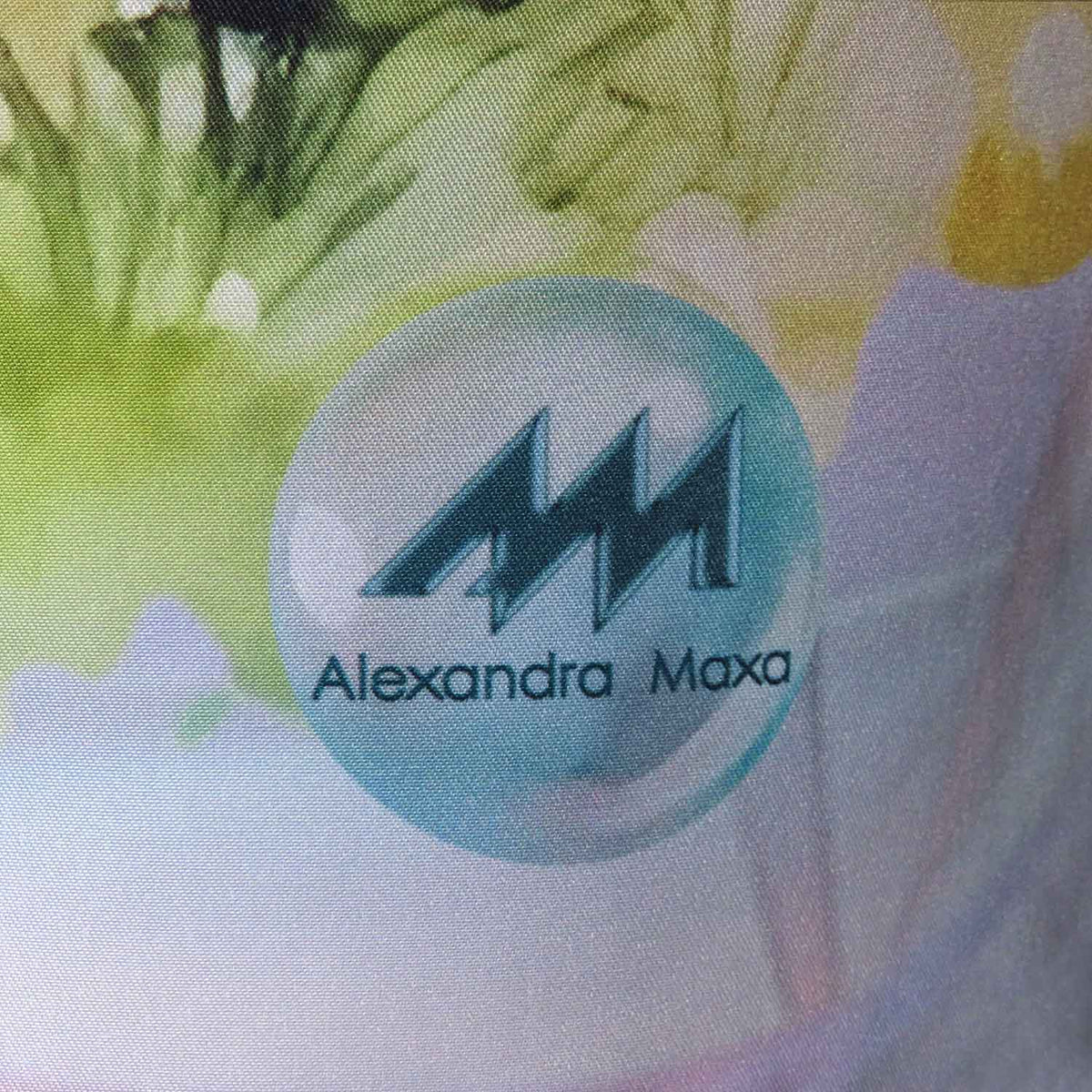 Dirndlschürze "Rehkitz Fantasie" in Midi von Alexandra Maxa TD-D07533-20 Detailansicht vom Digitaldruck mit Logo