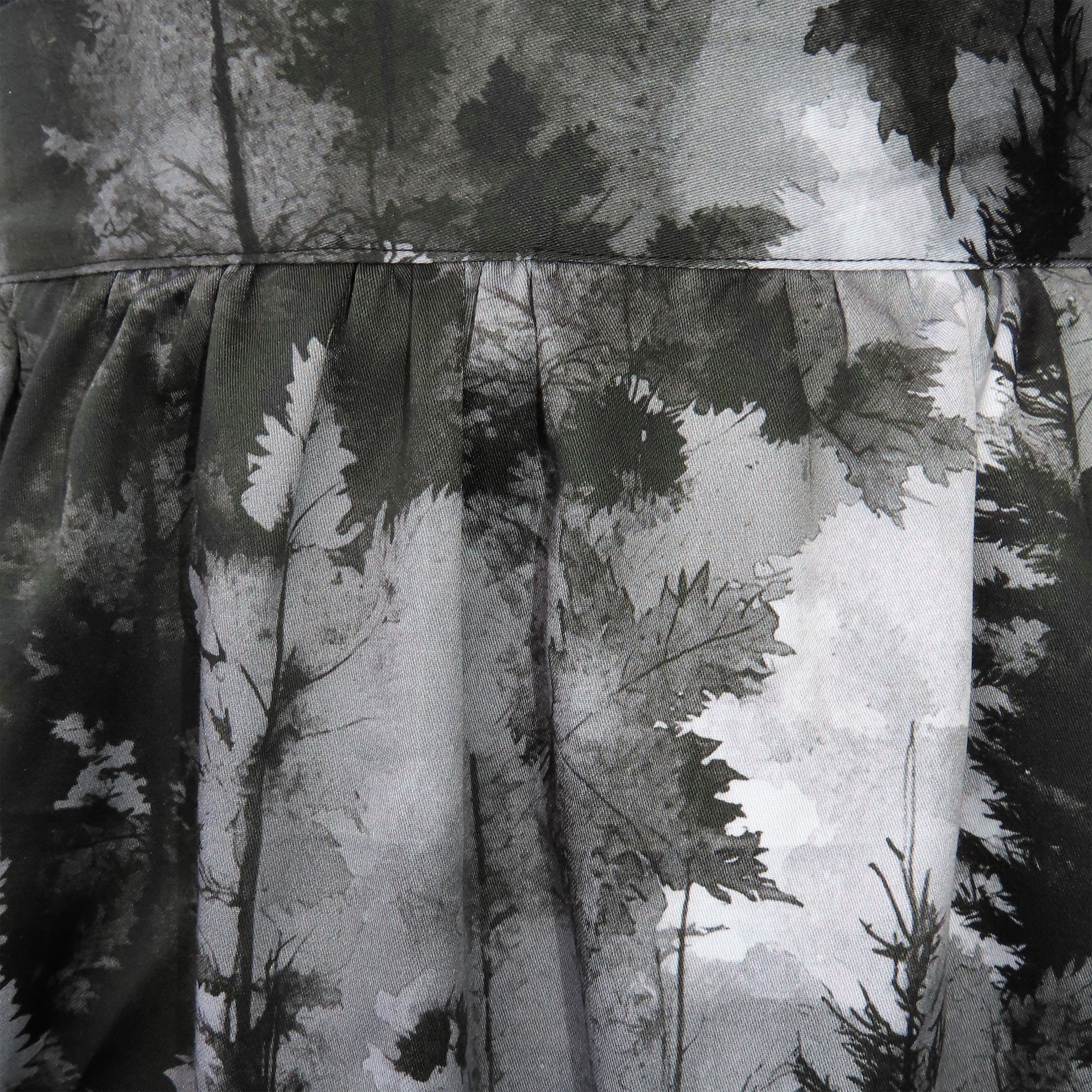 Dirndlschürze "Hirsch im Nebelwald" - s/w